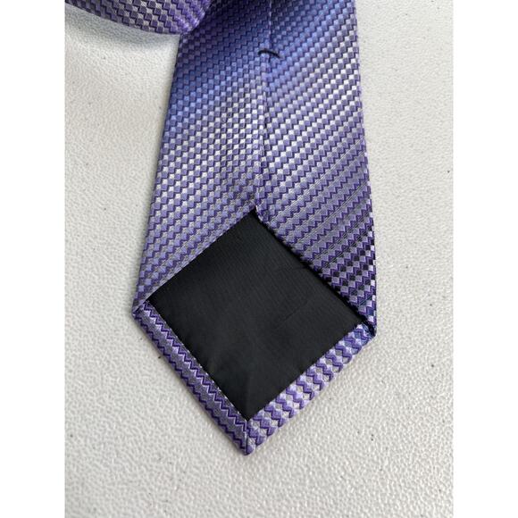 Van Heusen Purple, Gray, Blue Geometric Pattern 100% Silk Tie NWOT - Picture 6 of 7